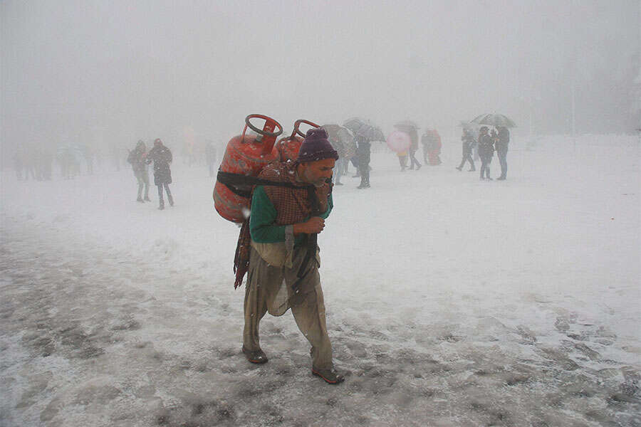 Snowfall brings cheer to tourists