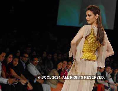 LFW '10: Anupama Dayal