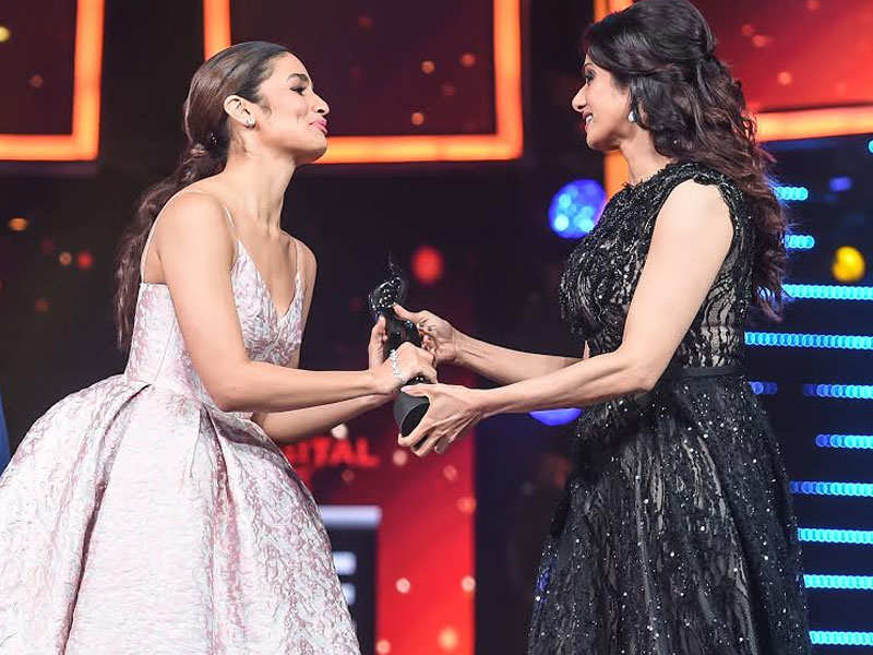 Alia Bhatt receives the Filmfare Best Actress Award from Sridevi
