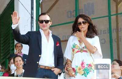 Saif & Bips at 'Vandrewala Cup' 