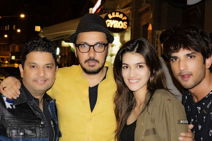Sushant&rsquo;s late night visit to Kriti&rsquo;s house!