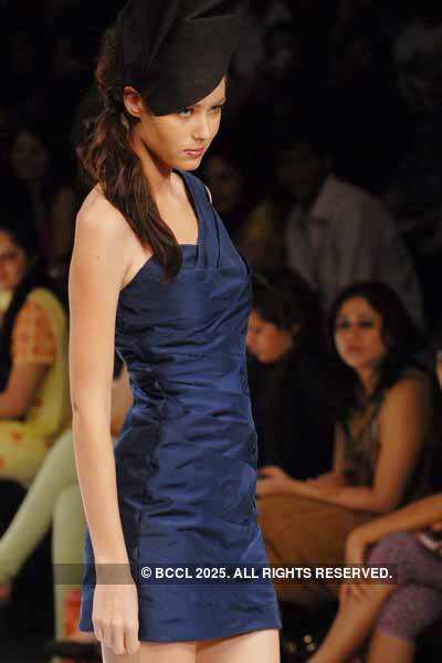 LFW '10: Nidhi & Divya Gambhir