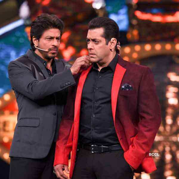 SRK, Sunny Leone promote Raees on Bigg Boss 10