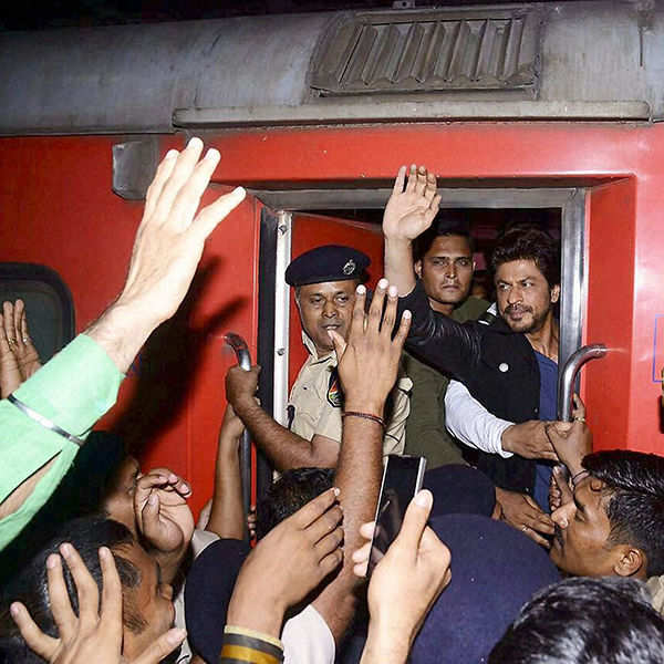 BJP leader assaults SRK, says crowds will come to see Dawood too