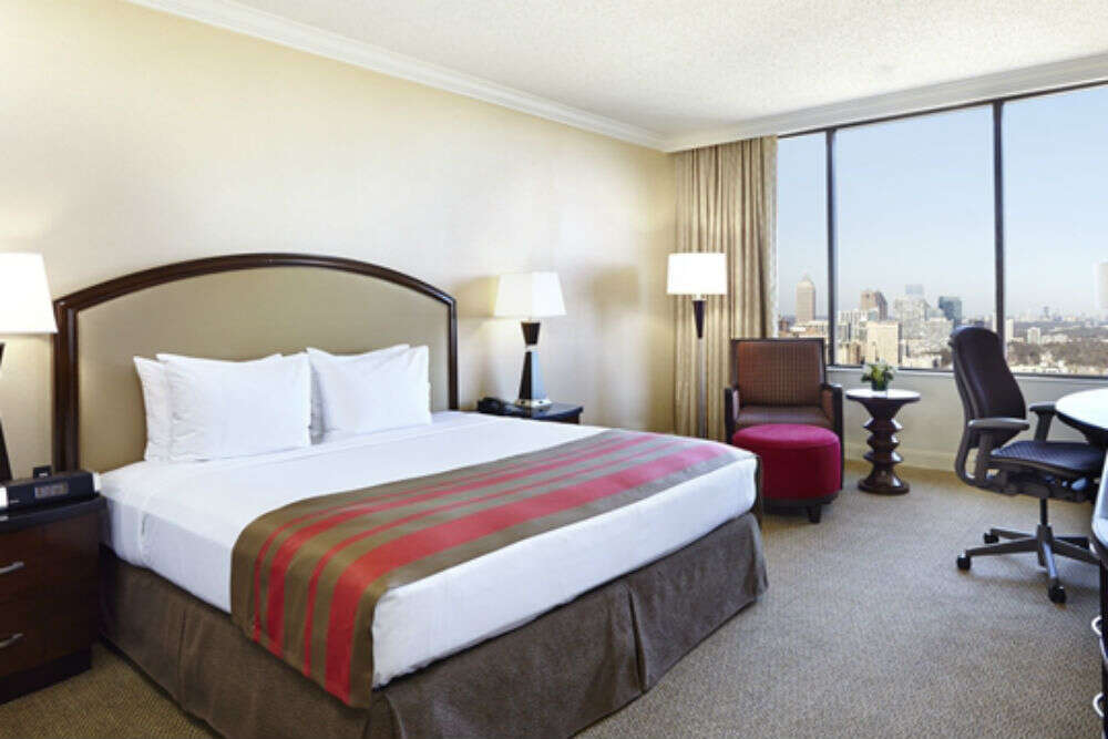 Hilton Atlanta HH_execfloorbed01_675x359_FitToBoxSmallDimension_Center