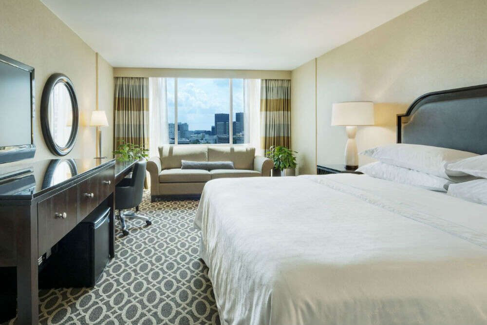 Sheraton-Atlanta-Hotel---Club-Level-King