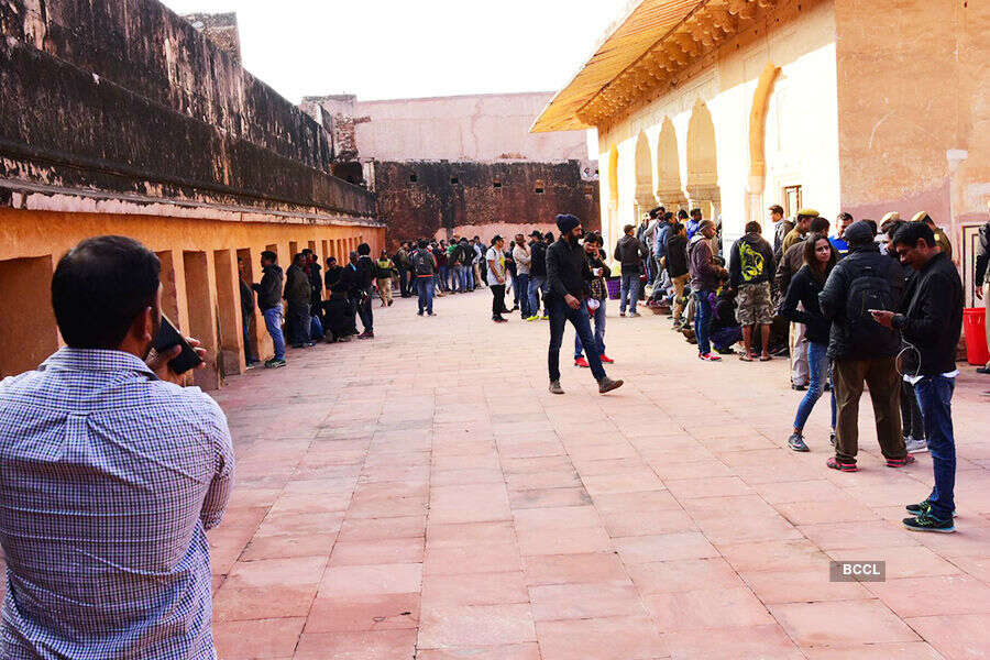 Sanjay Leela Bhansali assaulted by protesters on Padmavati set