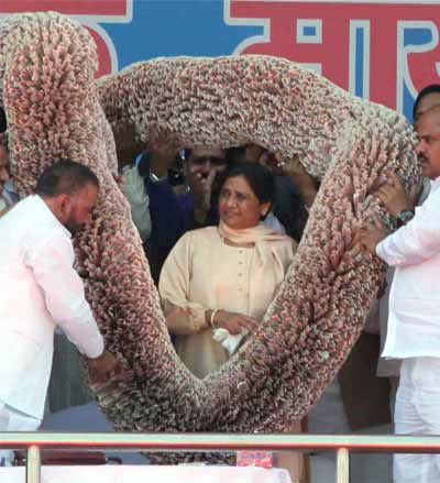 Rs.5 crore garland for Mayawati?