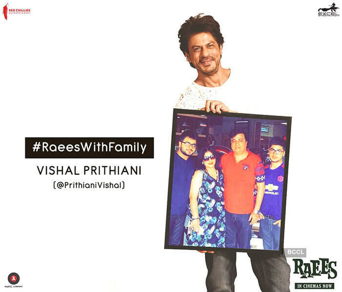 #RaeesWithFamily: SRK personally thanks fans