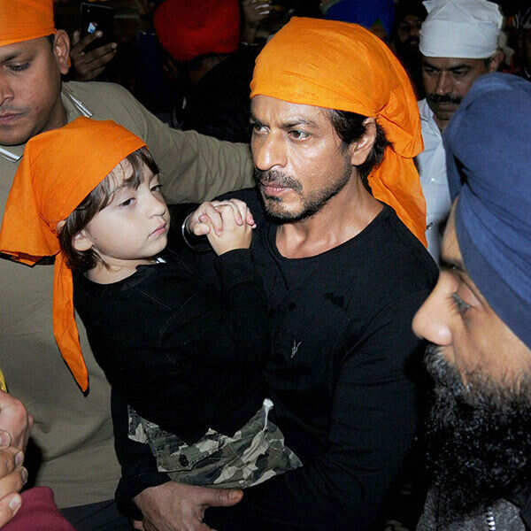 SRK visits Golden Temple with son AbRam