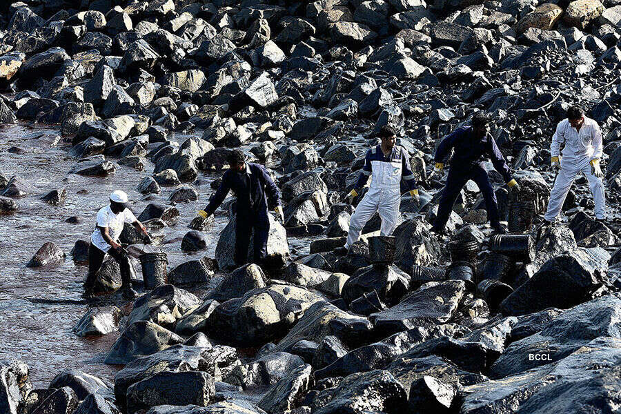 Chennai's oil spill spreading, has travelled 32km