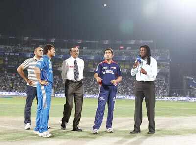 Sachin Tendulkar of Mumbai Indians and Gautam Gambhir of Delhi Daredevils