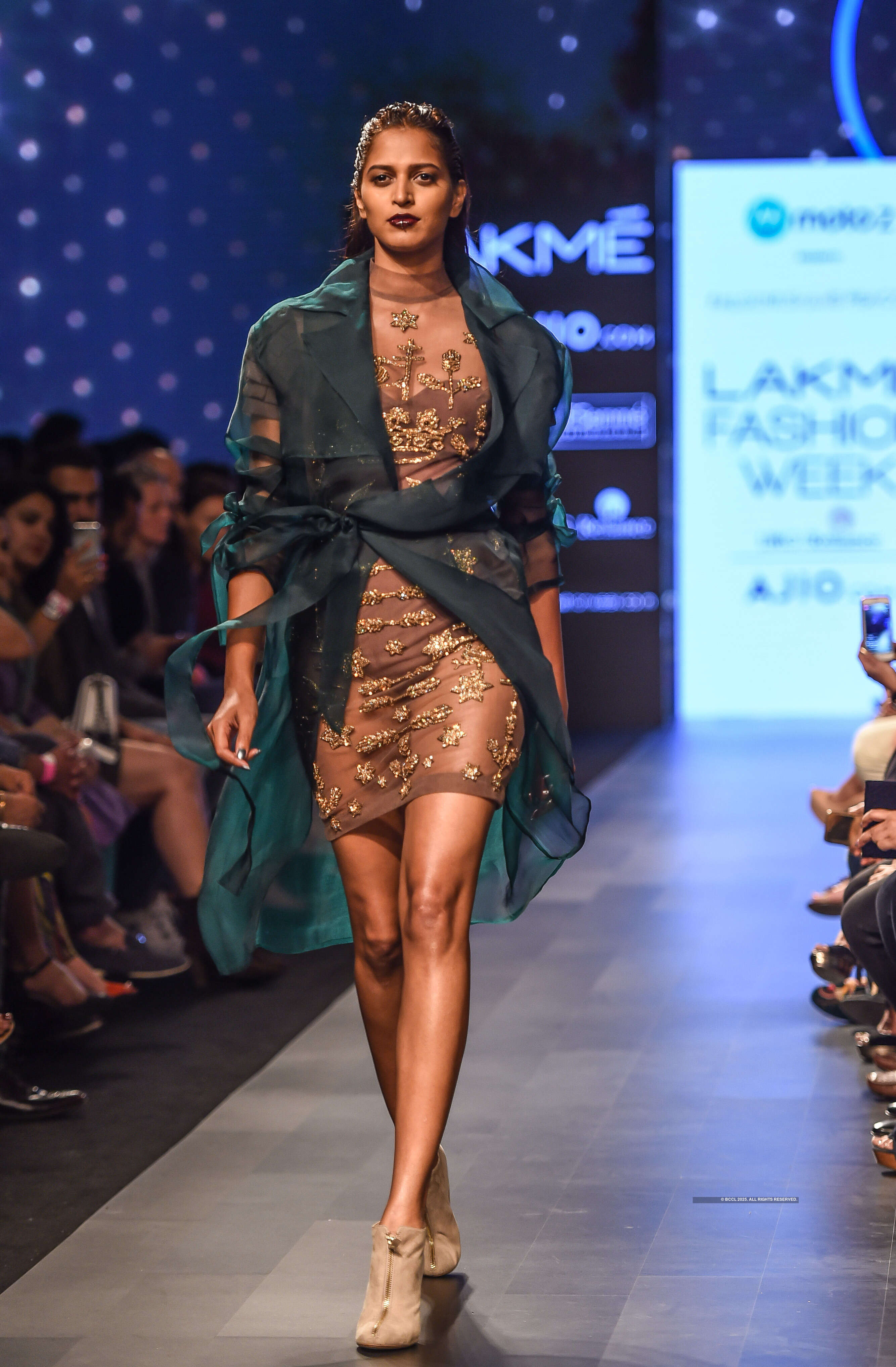 LFW '17: Day 3 - Moto R presents Falguni Shane Peacock