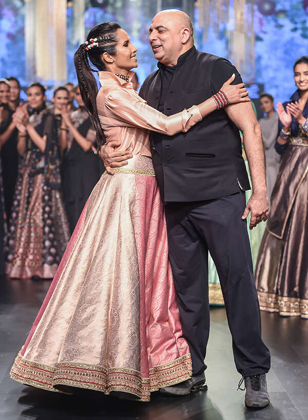 Lakme Fashion Week '17: Day 4 - Tarun Tahiliani