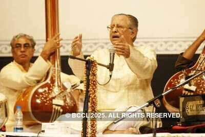 Pt. Arun Bhaduri performs