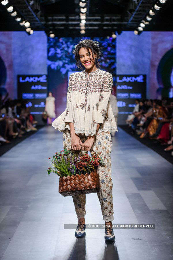 Lakme Fashion Week '17: Day 5 - Vrisa