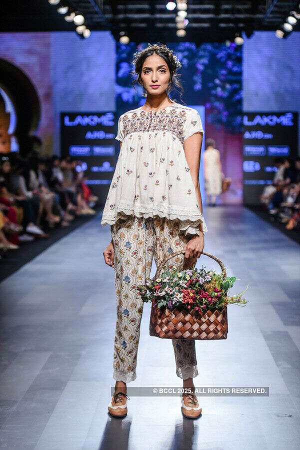 Lakme Fashion Week '17: Day 5 - Vrisa