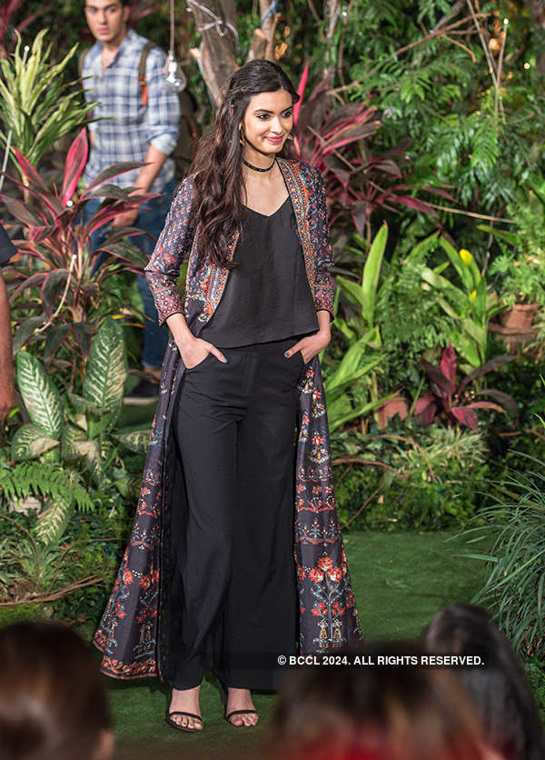 Anita Dongre puts on star-studded show at Lakme Fashion Week Grand Finale!