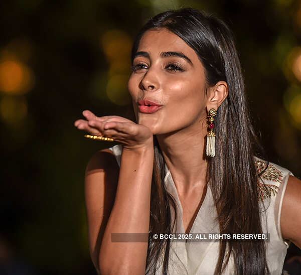 Grand Finale LFW '17: Kareena steals the show as showstopper for Anita Dongre!