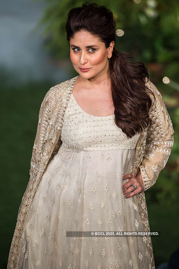 Grand Finale LFW '17: Kareena steals the show as showstopper for Anita Dongre!