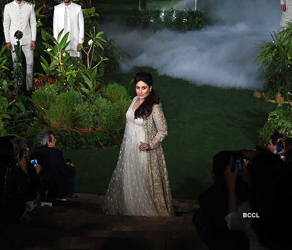 Anita Dongre puts on star-studded show at Lakme Fashion Week Grand Finale!