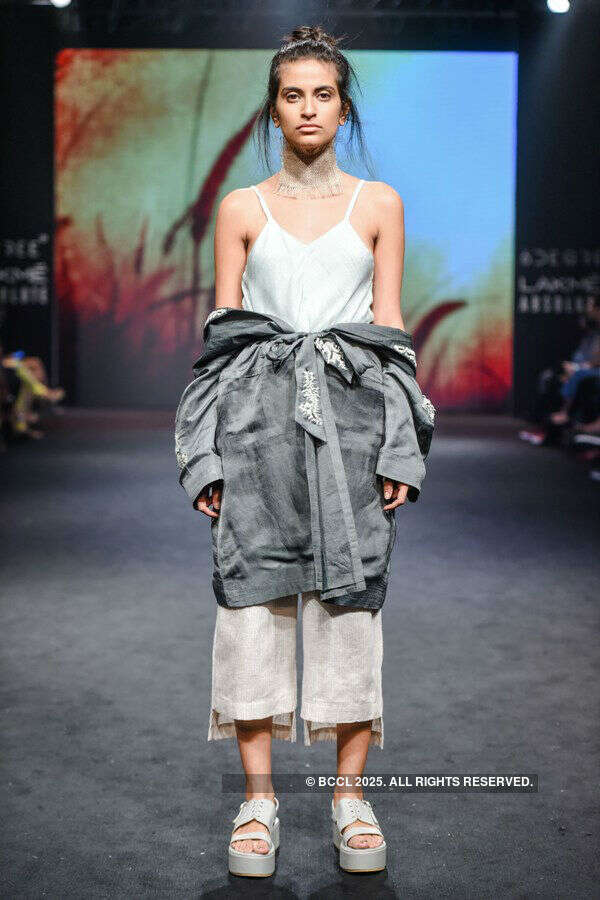 Lakme Fashion Week '17: Day 5 - Paridhi Jaipuria