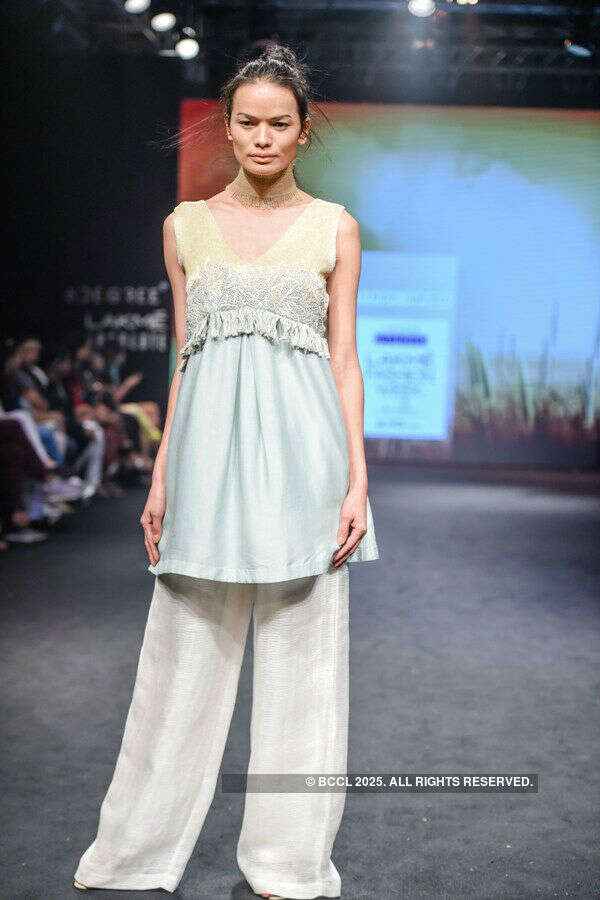 Lakme Fashion Week '17: Day 5 - Paridhi Jaipuria