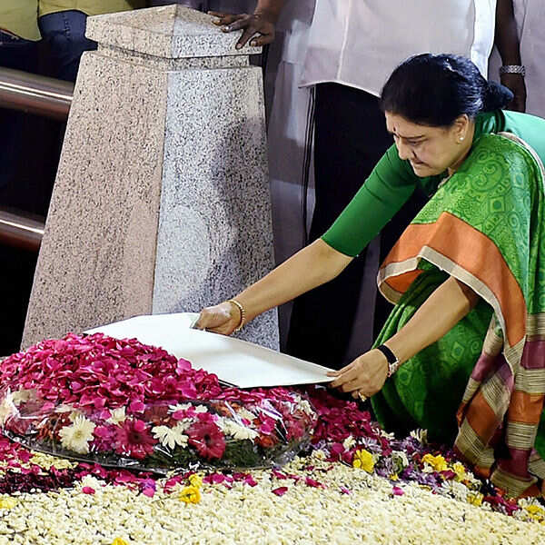 VK Sasikala visits Jaya memorial with hundreds of supporters