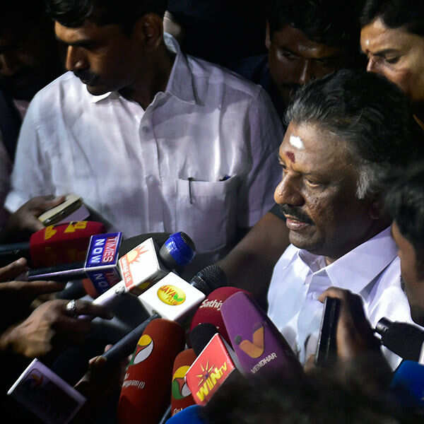 VK Sasikala visits Jaya memorial with hundreds of supporters