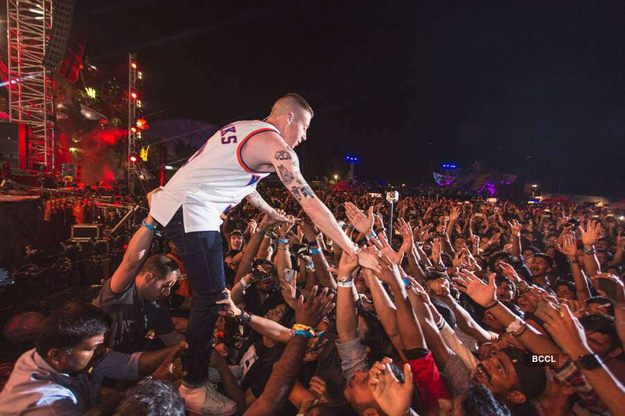 Macklemore Performs at VH1 Supersonic