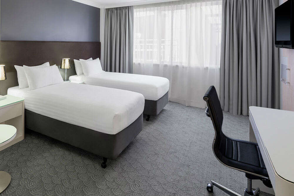 Rendezvous Hotel Perth Central rendezvous-hotel-perth-central-guest-room-bedroom-twin-01-2016