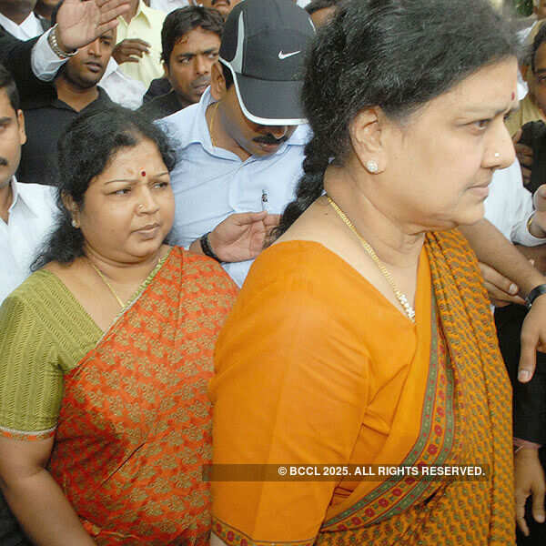 Sasikala surrenders, returns to Bengaluru central jail