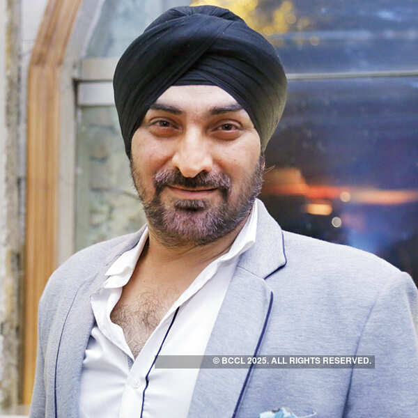 Sukhwinder Singh performs in the city