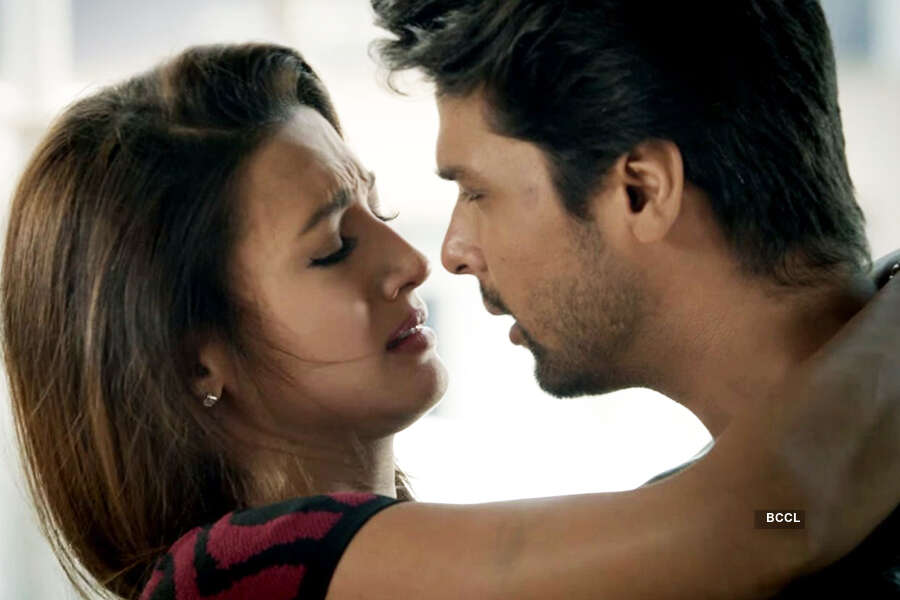 Gauhar breaks her silence on controversial photo