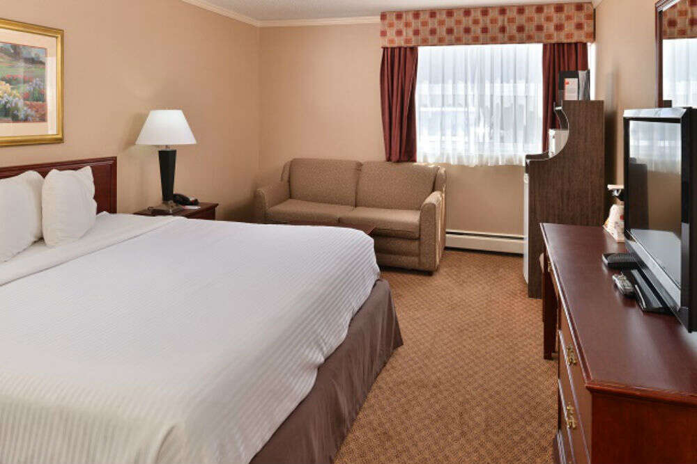 Econo Lodge South Calgary Calgary Times Of India Travel    