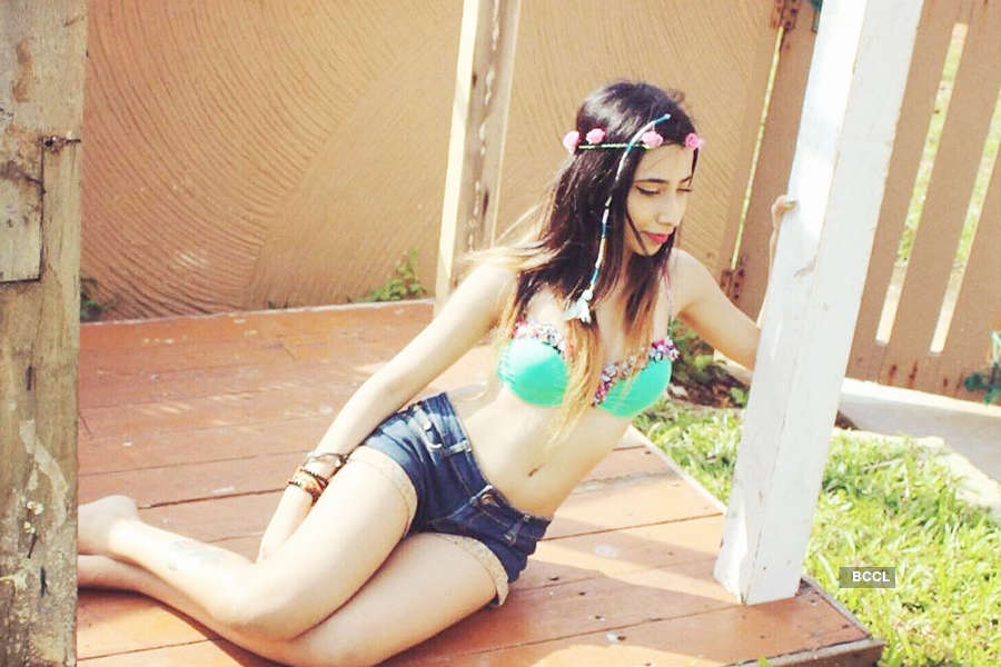 Sakshi Chopra sexy bikini photos.