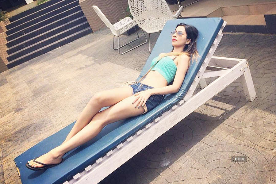 Instagram sensation Sakshi Chopra teases fans with her sultry pictures