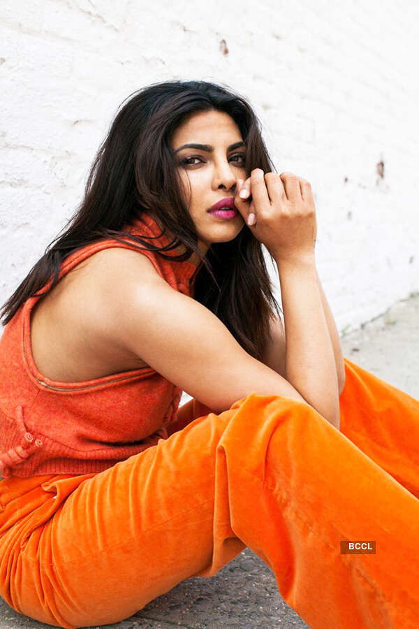 Priyanka Chopra stuns as Victoria Leeds in Baywatch&rsquo;s new poster!