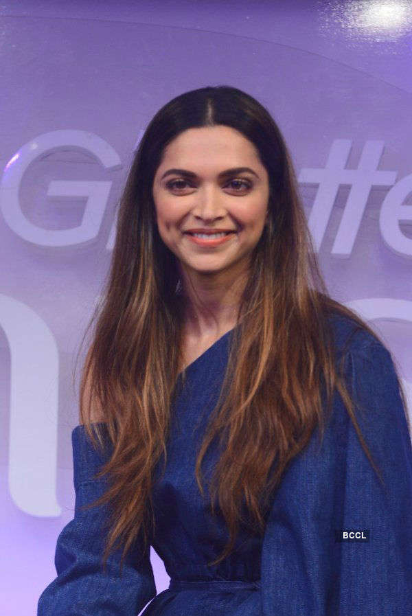 Deepika Padukone, Soha & Neha launch Gillette Venus Breeze