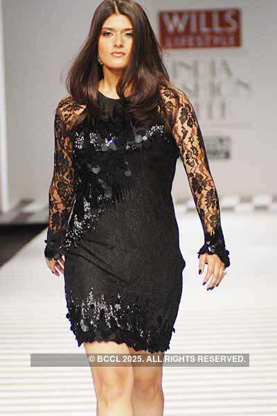 Megha Chatterjee walks for Reynu Taandon