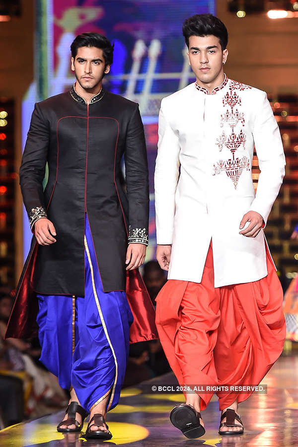 Amitabh, Varun, Alia & other stars walk the ramp for a cause!