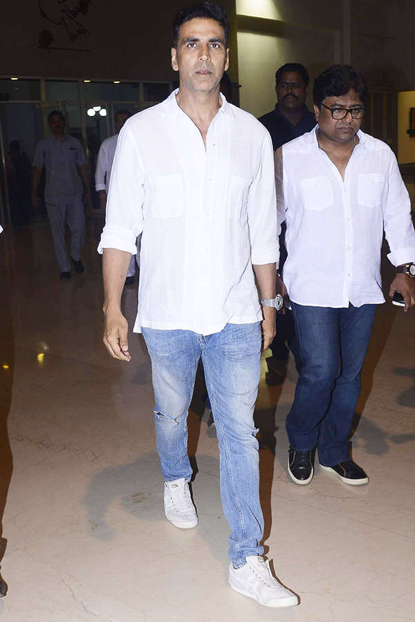 Suniel Shetty’s father’s prayer meet