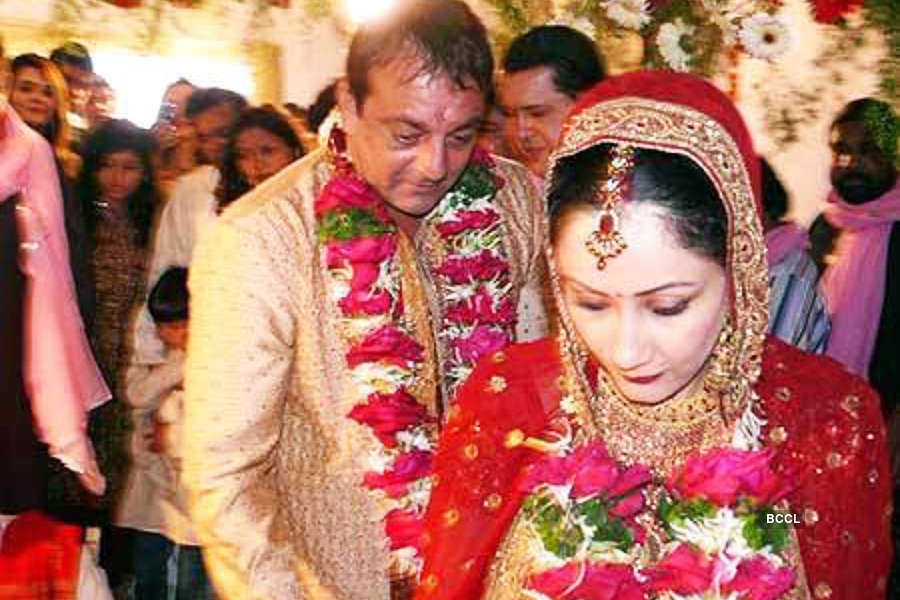 OOPS! False rumour of Rekha-Sanjay Dutt’s marriage goes viral
