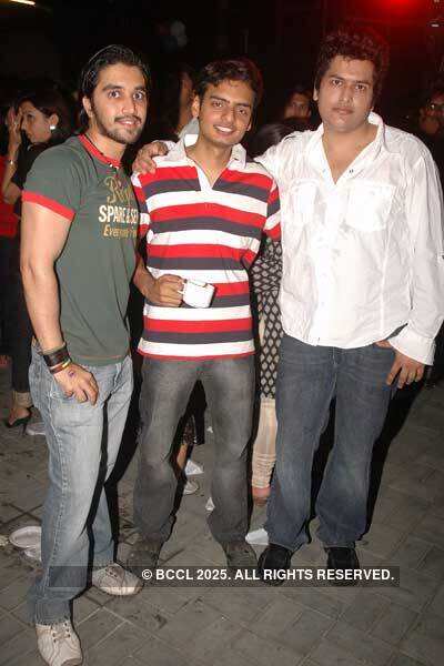 Peoples Gym's 2nd anniv.