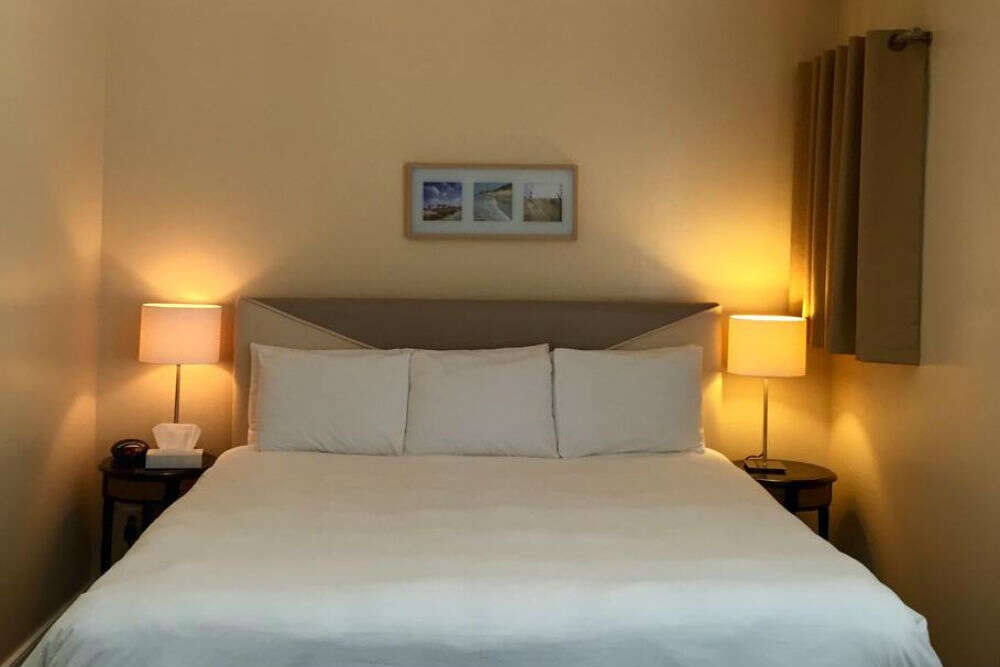 La Flora Hotel 48398481