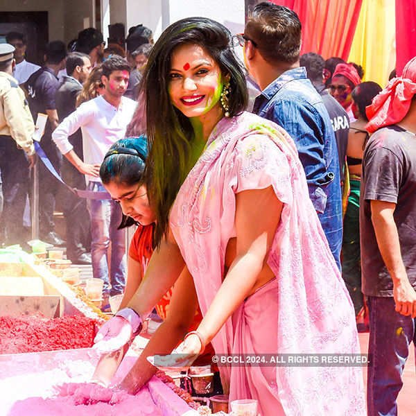 saree in holi