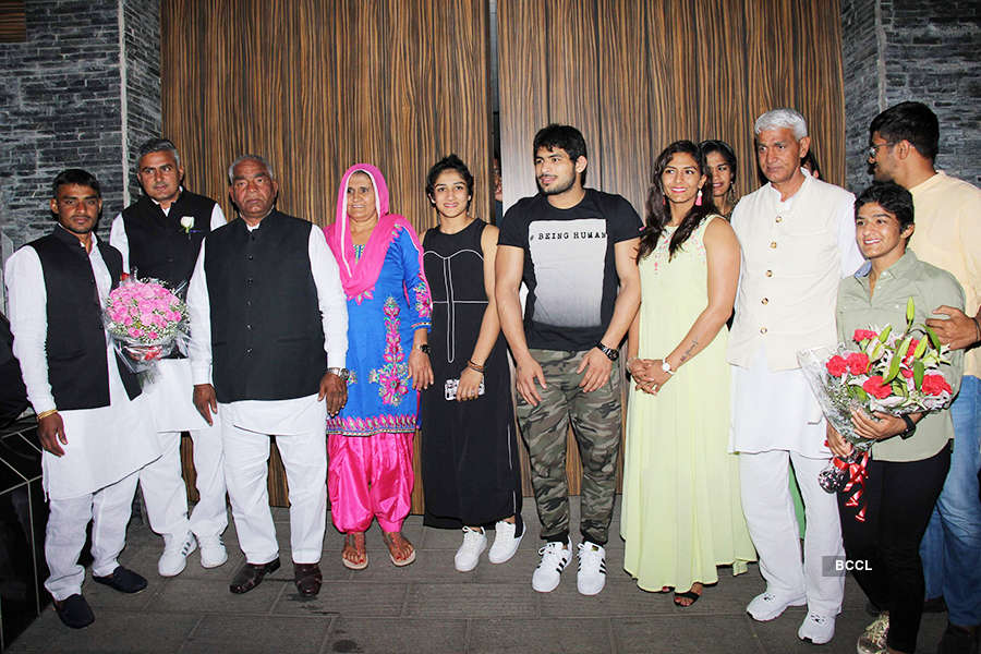 Celebs attend Aamir Khan's b'day party