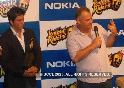 Shah Rukh Khan with KKR coach Dav Whatmore 