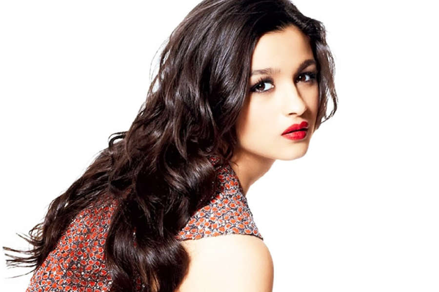 Alia Bhatt had an ‘oops’ moment while performing on stage!