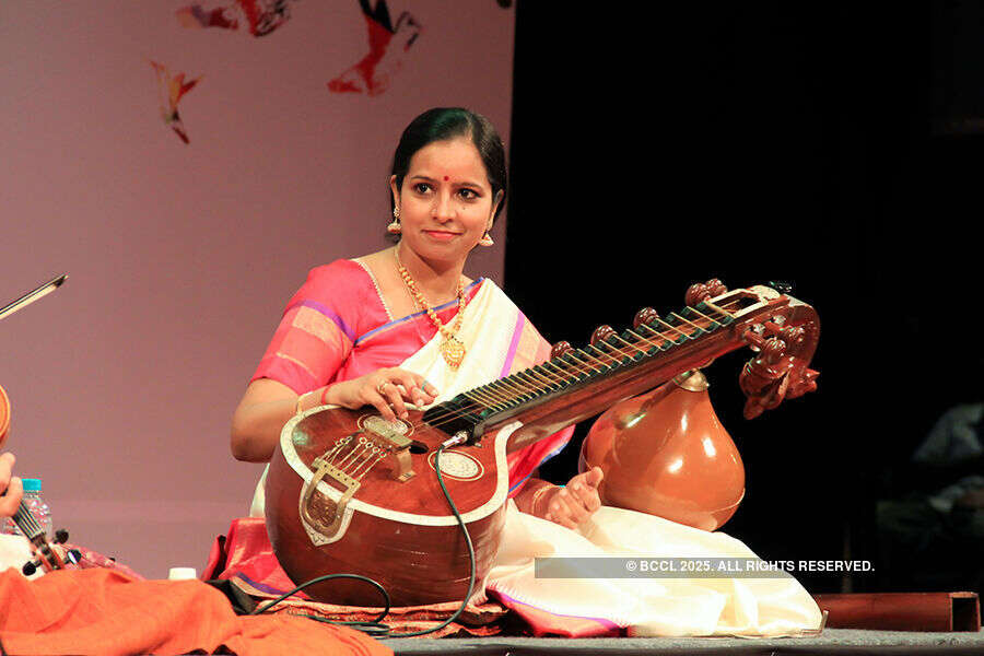 Classic jugalbandi at Chowdiah Memorial Hall